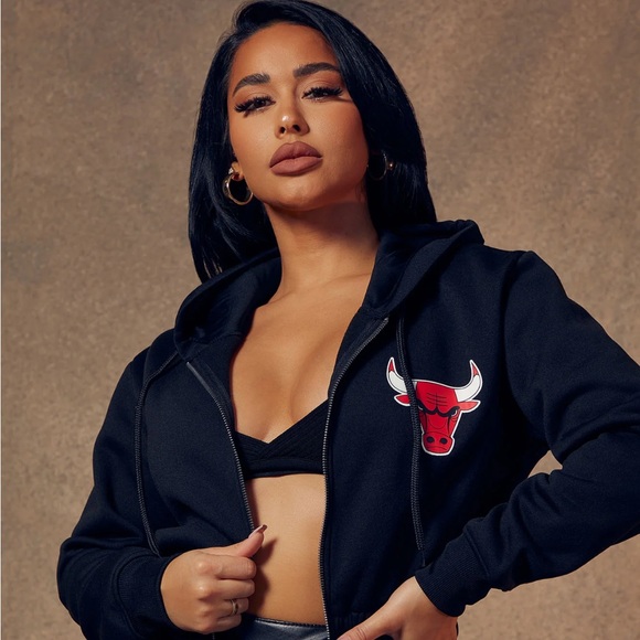 Bulls Cropped Zip Hoodie - Picture 1 of 4